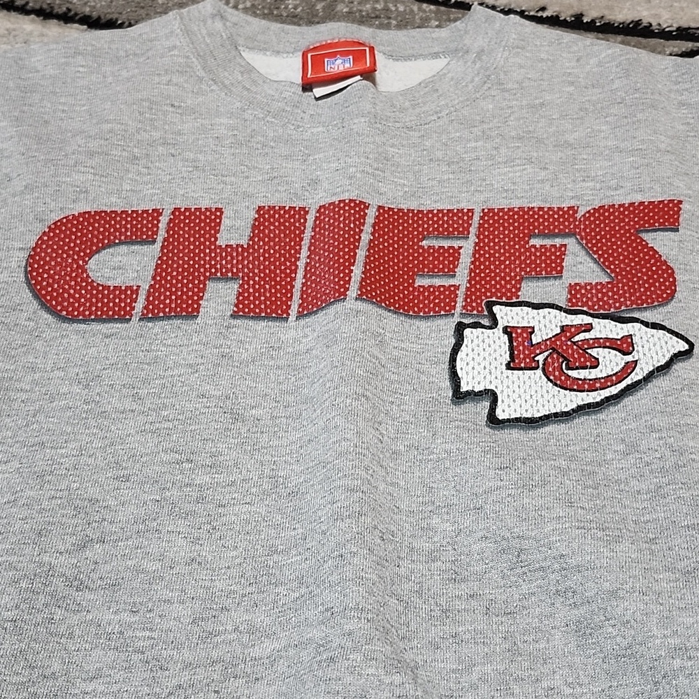 VINTAGE NFL KANSAS CITY CHIEFS GRAPHIC GRAY CREW-NECK SWEATSHIRT LARGE - Picture 1 of 14